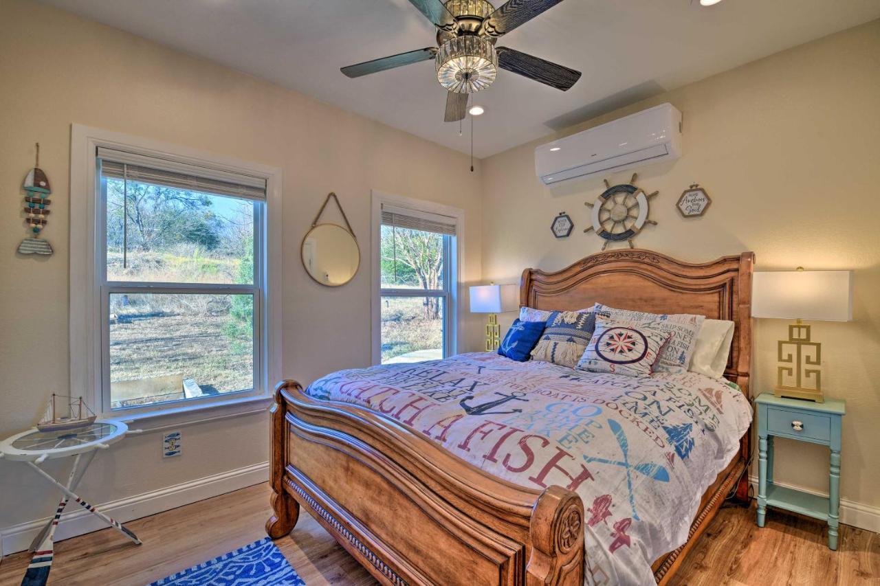 Charming Lake Creek Cabin With Pool Access And Decks Granbury Exterior foto